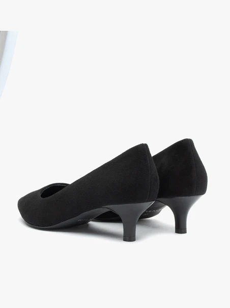 Schwarze Entenschwanz-Pumps aus Veloursleder