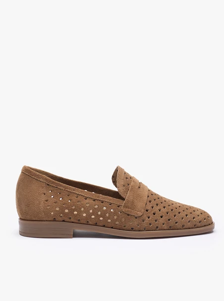 Dunkelbeige Mokassins mit Perforationen