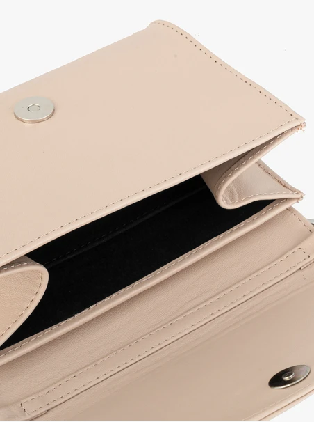 Beigefarbene Leder-Clutch-Tasche mit Kette