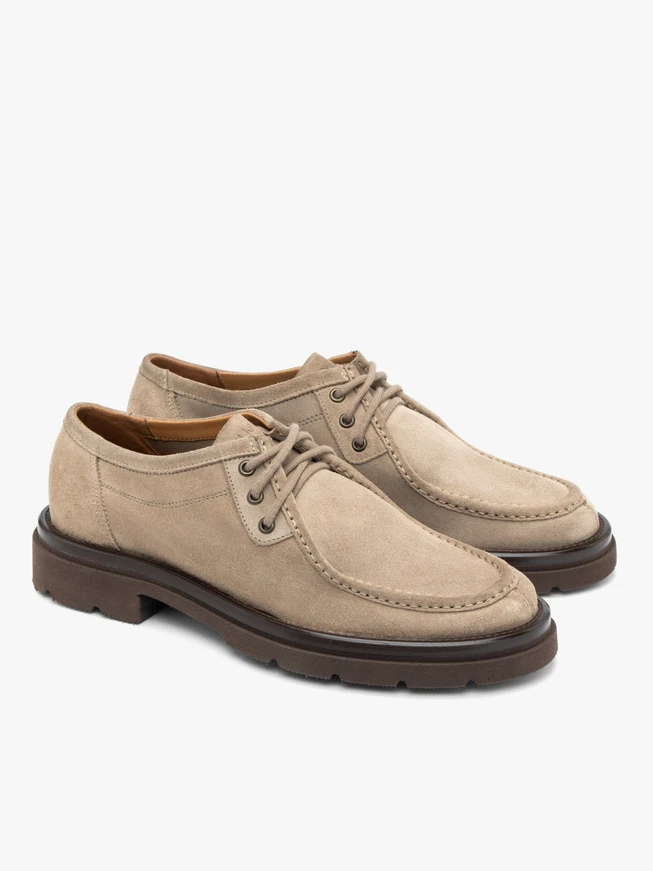 Beigefarbene Schnürhalbschuhe