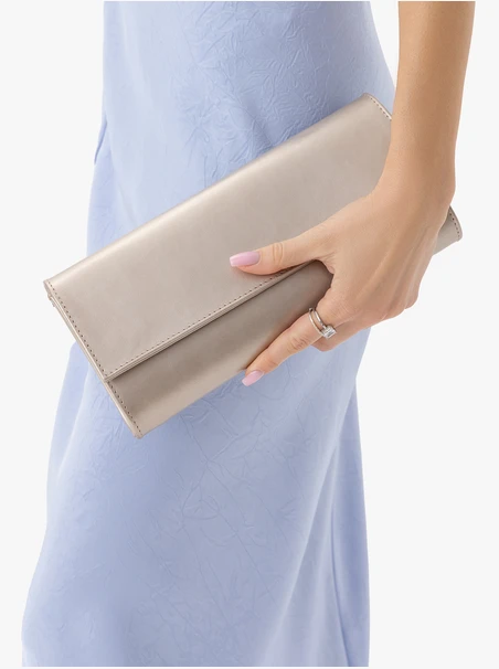 Längliche Platin-Clutch-Tasche mit Kette