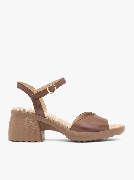 Braune Sandalen mit hohem Absatz