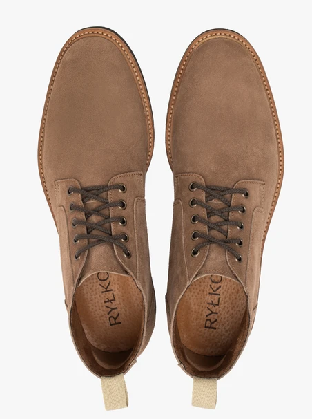 Sandfarbene Schnürstiefel