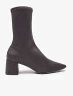 Graue, elastische Stiefeletten, die über dem Knöchel enden