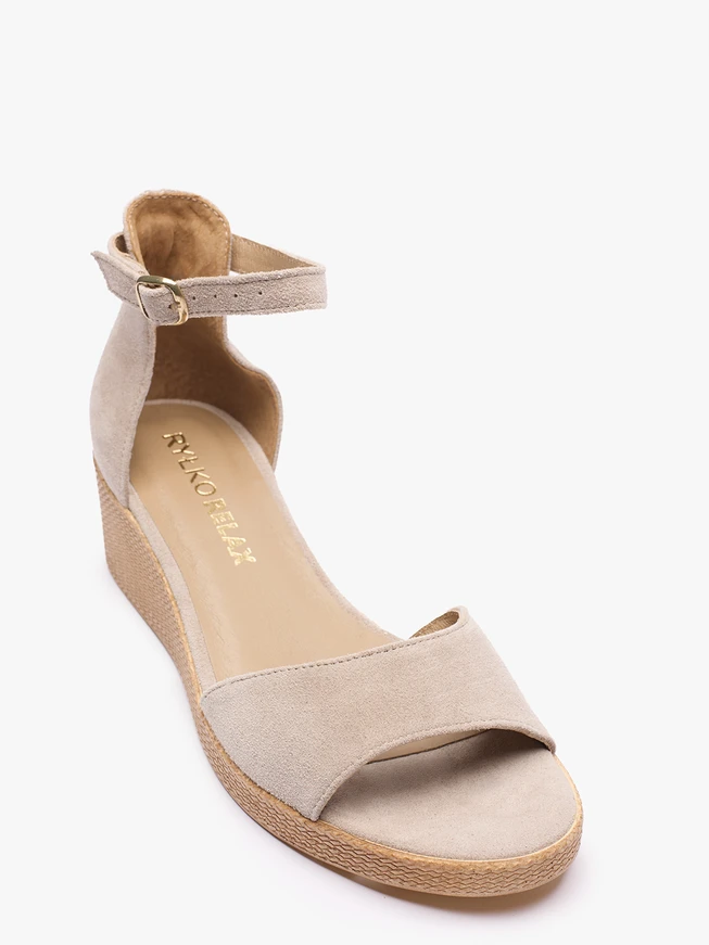 Sand-Sandalen auf Plattformen