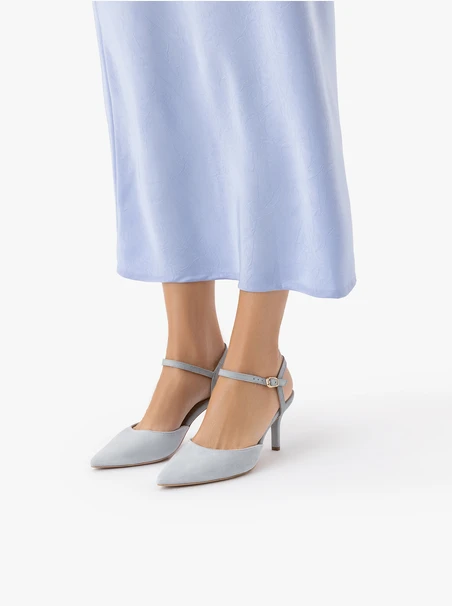 Hellblaue Pumps aus Veloursleder