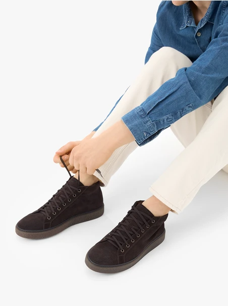 Dunkelbraune Sportstiefel