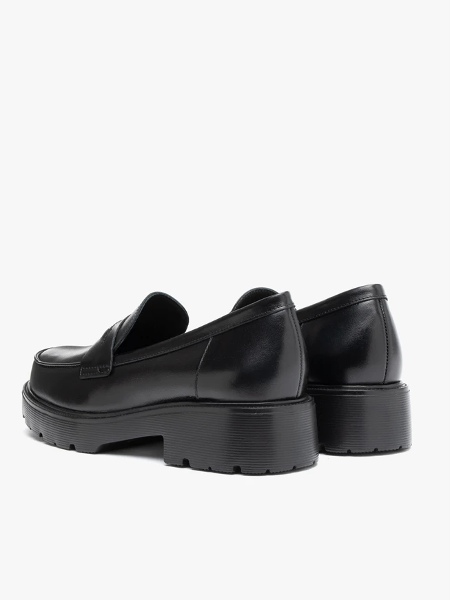 Schwarze Halbstiefel mit Trapperböden