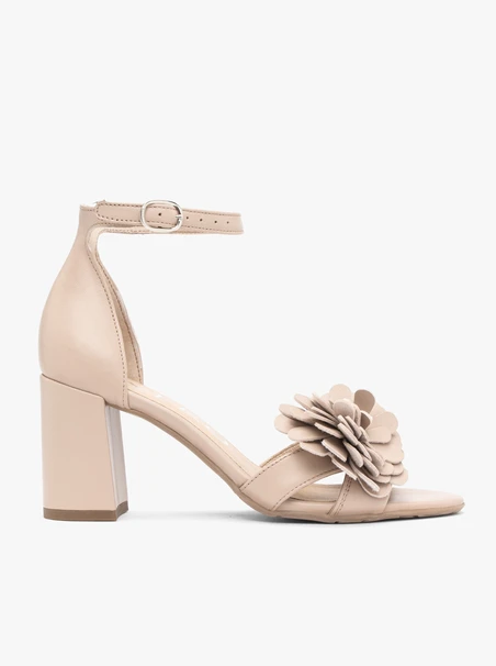 Beige geblümte Sandalen