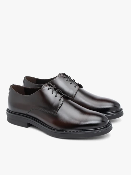 Halbschuhe aus braunem Leder zum Schnüren