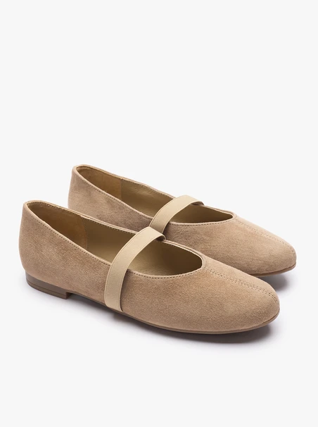 Hellbraune Veloursballerinas mit Riemen