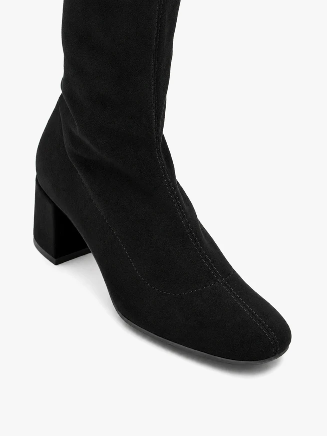 Schwarze, hohe, elastische Stiefeletten