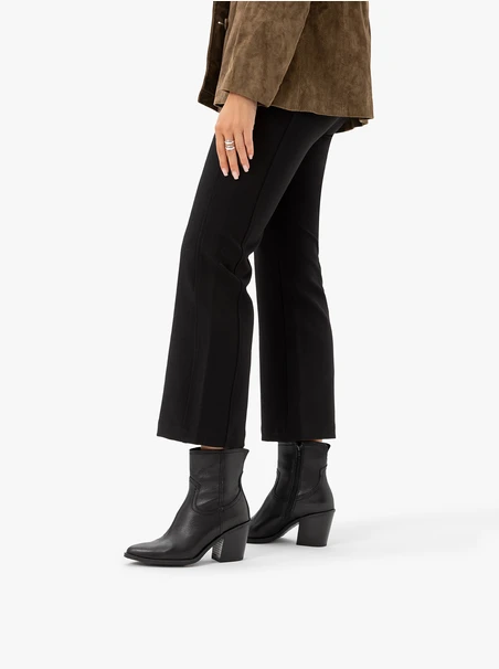 Schwarze Stöckelschuhe aus Leder