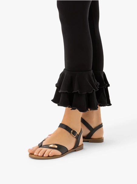 Schwarze Flip Flops mit Verzierung