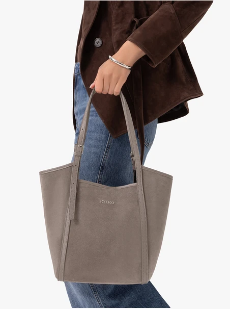 Braune mittelgroße Handtasche