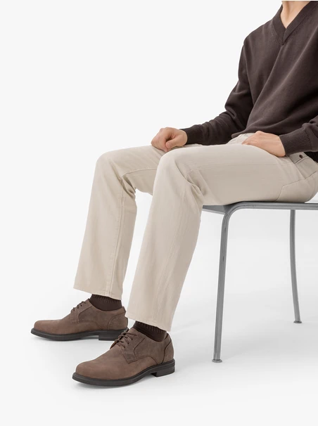 Braune Halbschuhe aus Nubuk zum Schnüren