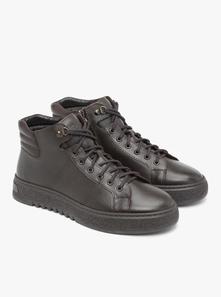 Braune Sportstiefel
