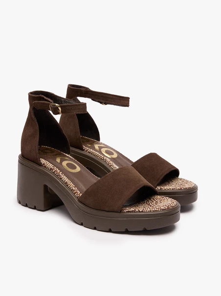 Dunkelbraune Sandalen mit Trapper-Boden