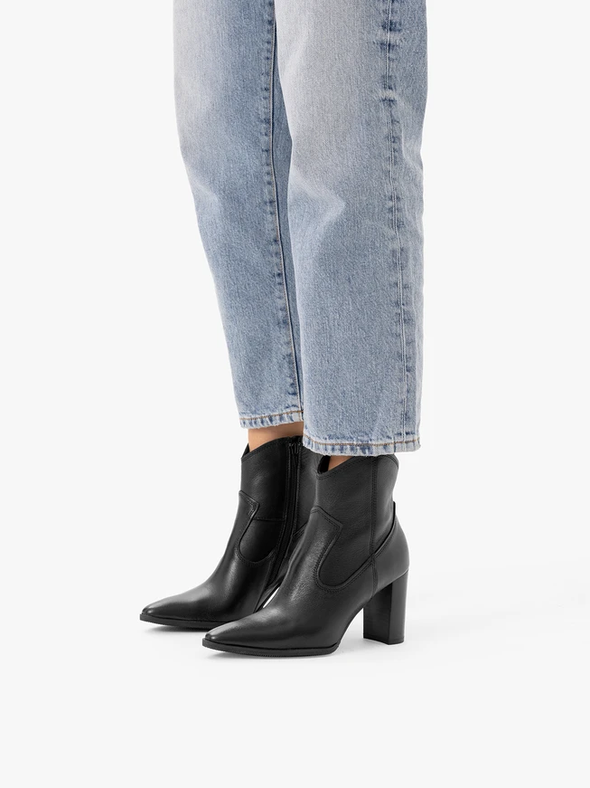 Schwarze hochhackige Cowboystiefel