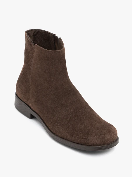 Braune Veloursstiefel