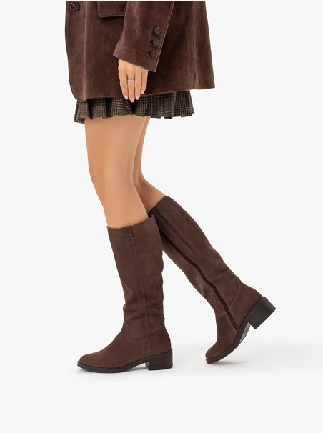 Braune Velourslederstiefel