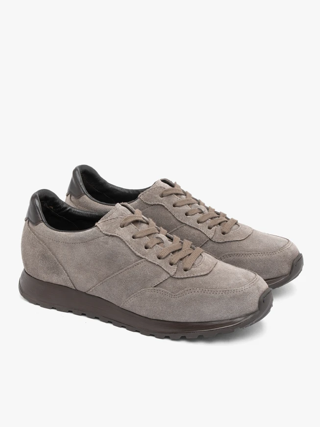 Graue Sporthalbschuhe