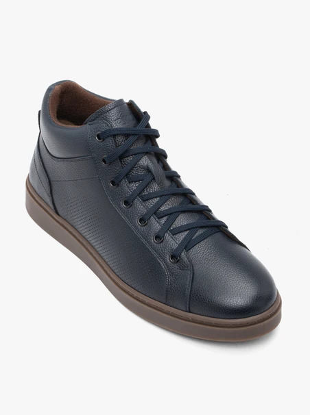 Marineblaue Sportstiefel