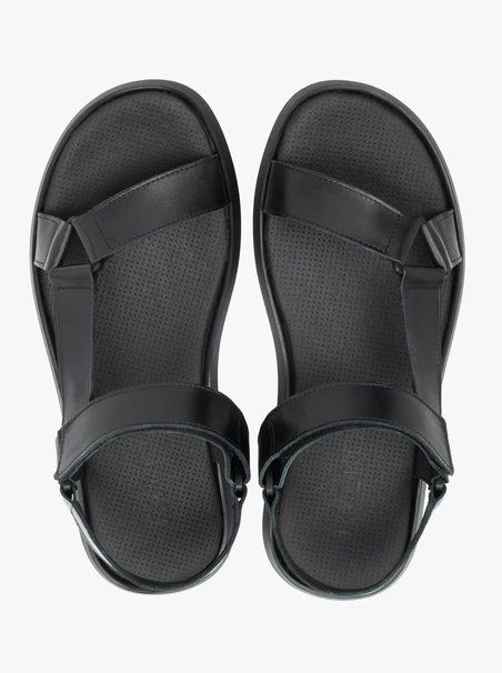 Schwarze Sandalen aus genarbtem Leder