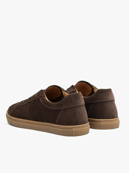 Dunkelbraune Sporthalbschuhe