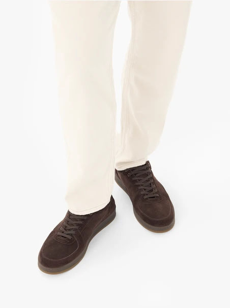 Dunkelbraune Sporthalbschuhe