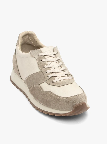 Halbschuhe zum Schnüren in Creme-Olive