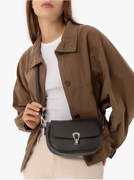 Dunkelbraune Handtasche mit dekorativer Schnalle