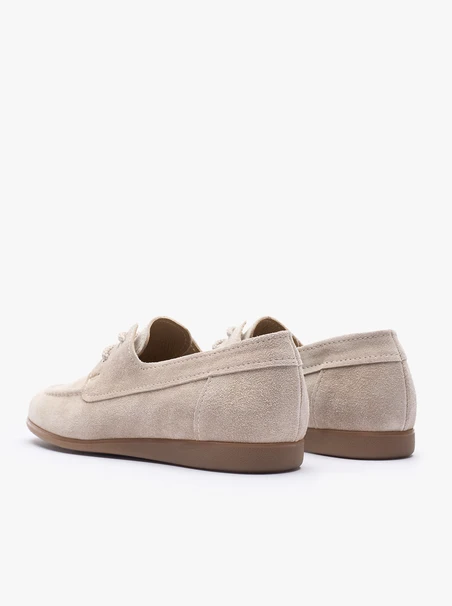 Sandfarbene Freizeithalbschuhe mit Schnürung
