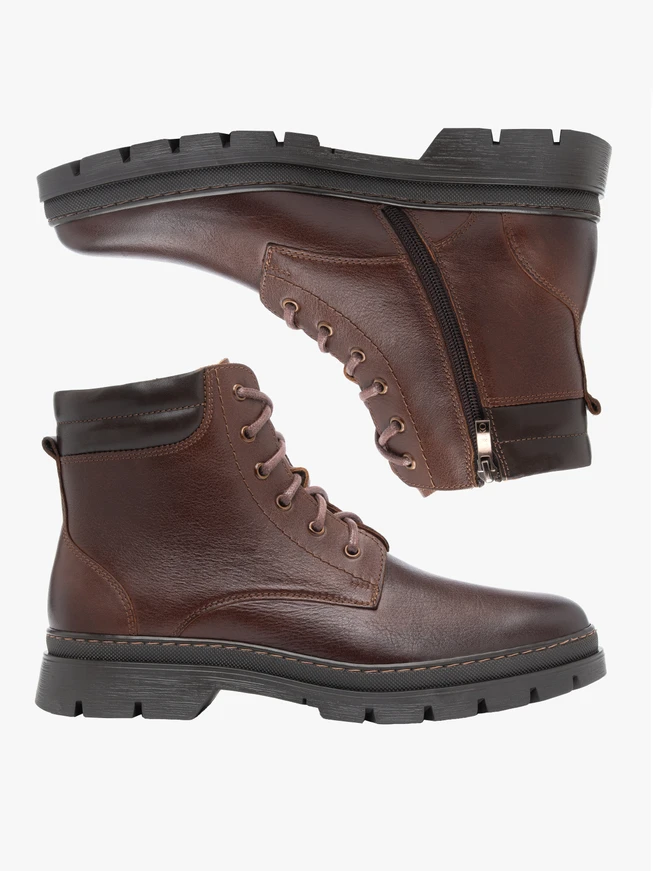Braune Stiefel aus Leder und Velours