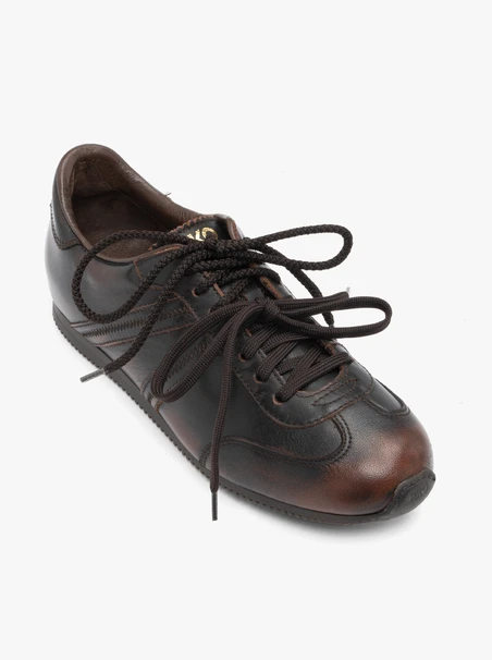 Schattierte Sporthalbschuhe