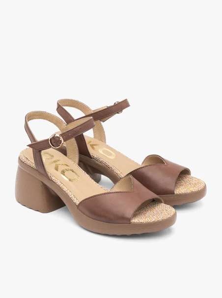 Braune Sandalen mit hohem Absatz