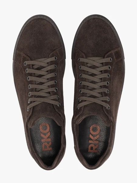Dunkelbraune Sporthalbschuhe