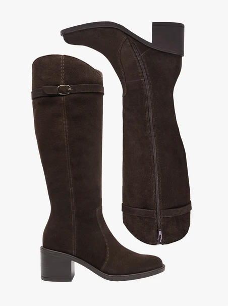 Dunkelbraune Stiefel aus Veloursleder