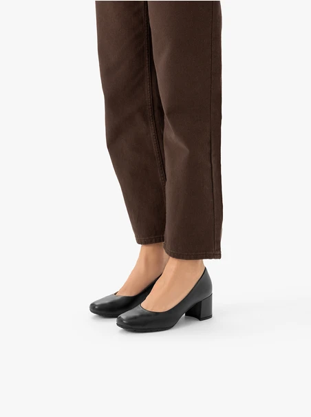 Schwarze Pumps aus Vollnarbenleder mit Stilettoabsatz