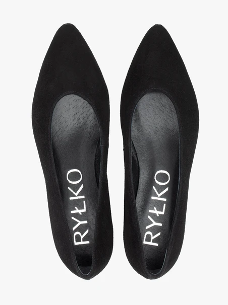 Schwarze Velourspumps mit niedrigem Stilettoabsatz