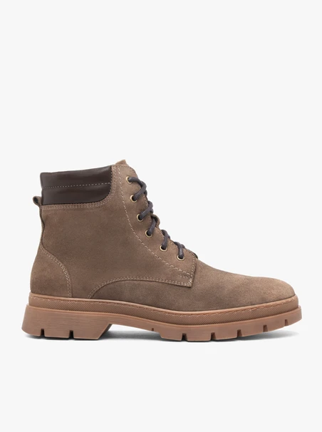 Graubraune Stiefel