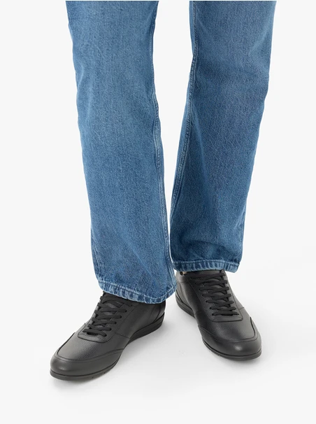 Schwarze Lederhalbschuhe