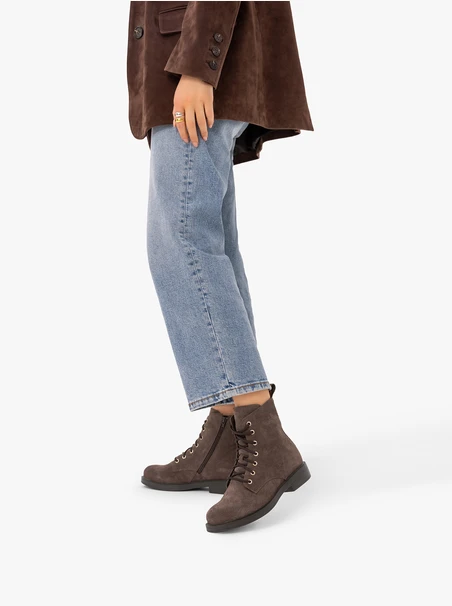 Braune Velourslederstiefel