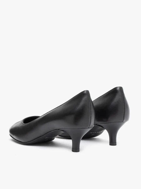 Schwarze Pumps mit Flare-Absatz