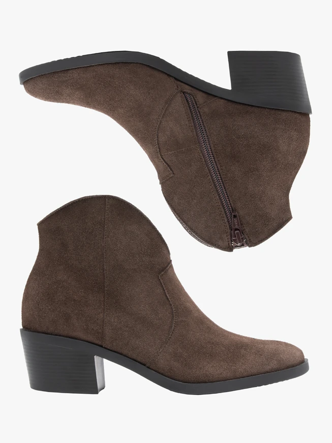 Braune Cowboystiefel aus Veloursleder