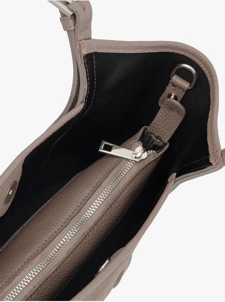 Braune mittelgroße Handtasche