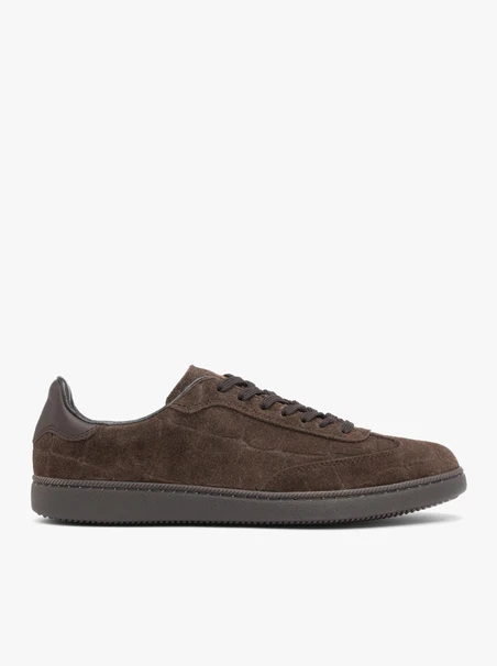 Braune Sporthalbschuhe