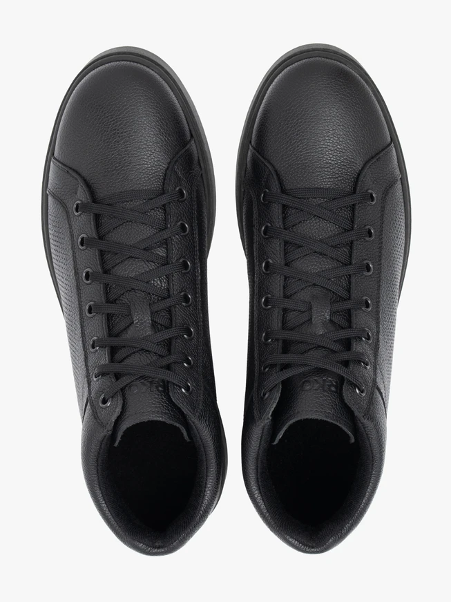 Schwarze Sportschuhe