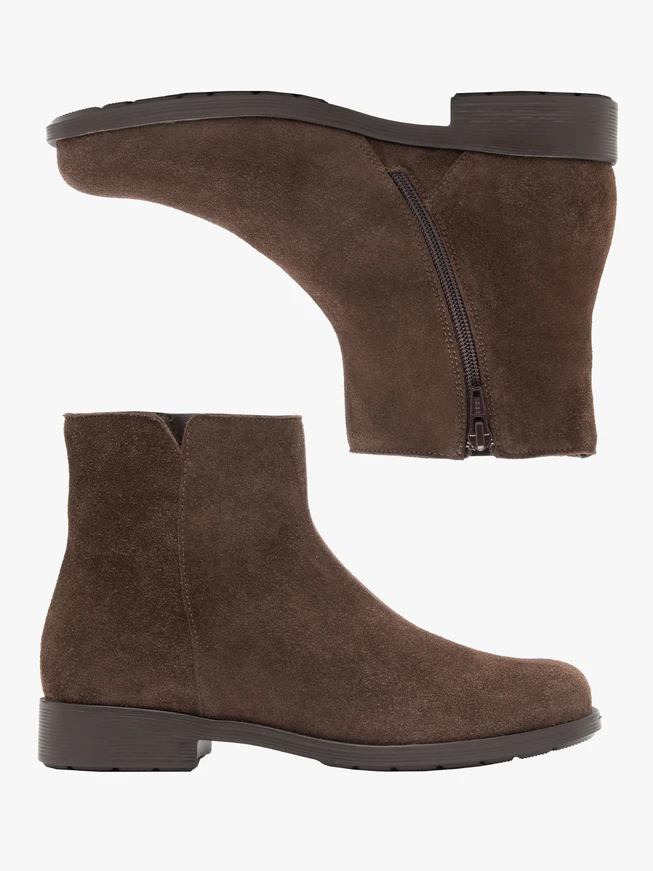 Braune Veloursstiefel