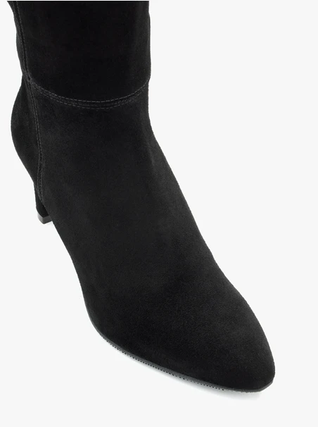 Schwarze Stiefel mit schmalem Schaft